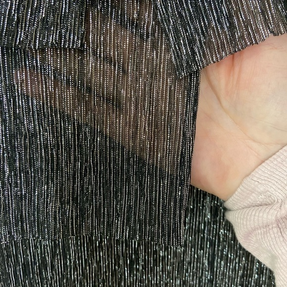 Black & Silver Metallic~Short Sleeve~Fully Lined~Layered Look Top~Size 12 - Picture 6 of 9